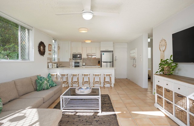 Burleigh Beach Pad 100m from beach - stunning