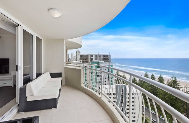 Burleigh Heads Ocean Views 17th Floor Apartment