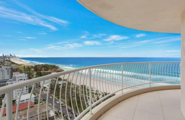 Burleigh Surf 18th Floor Spectacular Ocean Views