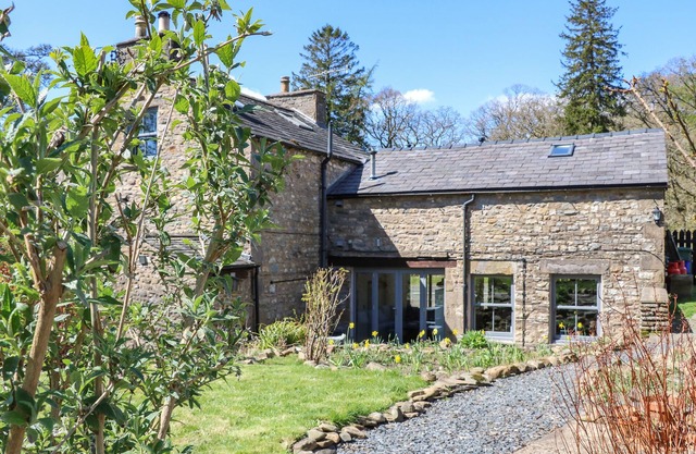 BURNT MILL COTTAGE, pet friendly, with open fire in Sedbergh