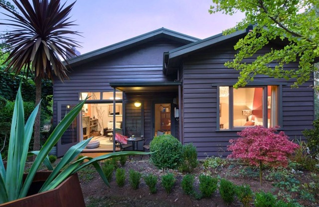 Burrall Lodge- retro-inspired garden villa, great for a romantic retreat