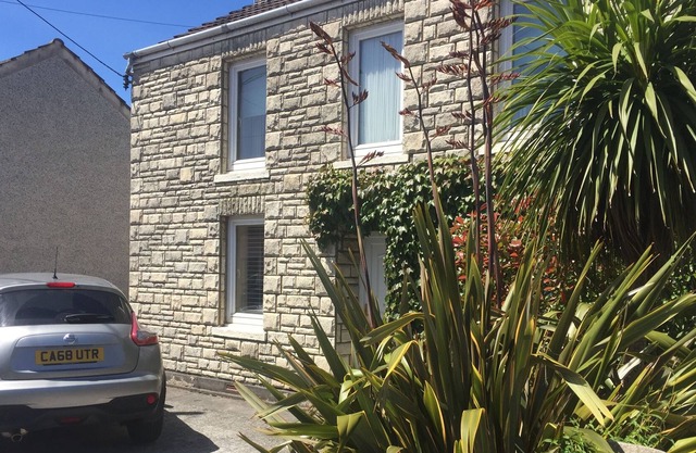 BURRY PORT - APRIL/MAY - 3 NIGHT STAYS AVAILABLE - STUNNING DOG FRIENDLY BEACHES