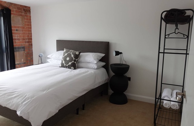 Burton Upon Trent - Luxury Brewery Retreat - Brand New