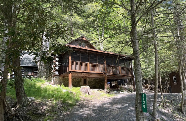 Bushkill Waterfront Log Cabin