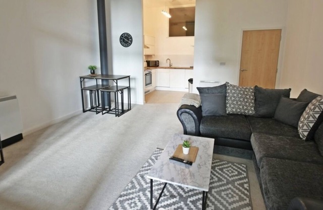 Business , Leisure and relocation spacious 1 bed apartment in Bolton