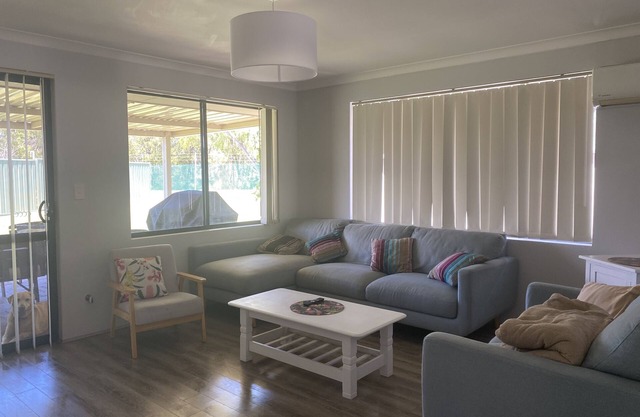 Busselton Bayside - minutes from the beach. Bring your doggie
