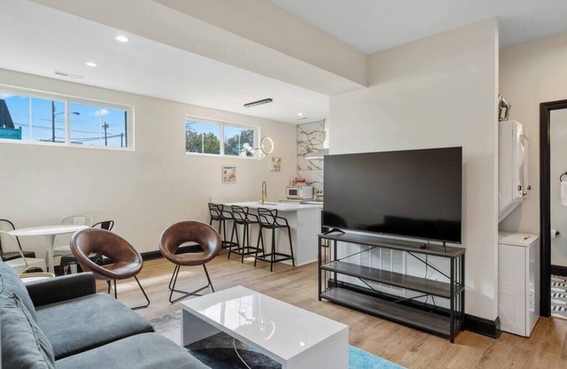 Butchertown! New Modern Long Term 2Br/1BA Apt 1 Fl