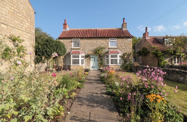 BUTE COTTAGE, pet friendly, character holiday cottage in Pickering