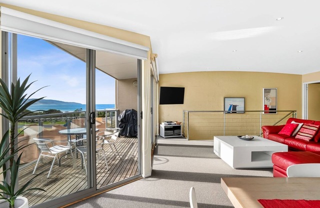Butter Factory 8 - Location, Location With Sensational Ocean Views