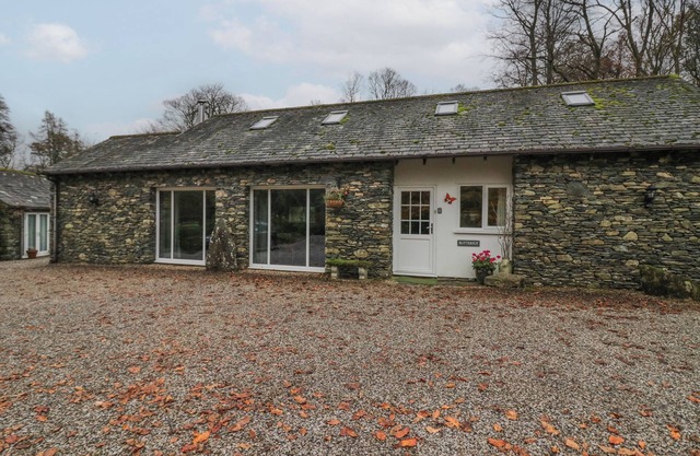 BUTTERFLY, family friendly, with hot tub in Kendal