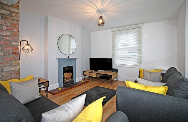Bwthyn Cloch Glas - Beaumaris - Anglesey- sleeps 6 guests in 2 bedrooms