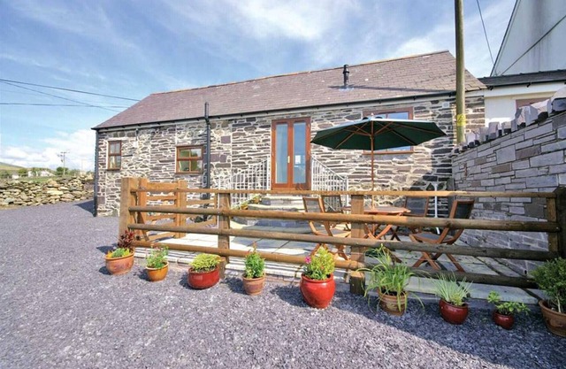 Bwthyn Llys Twrog - Two Bedroom Cottage, Sleeps 4