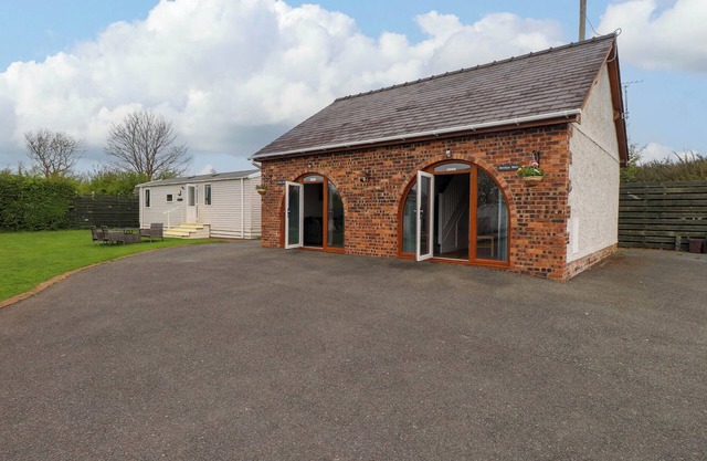 BWTHYN MAIR, romantic in Llangefni