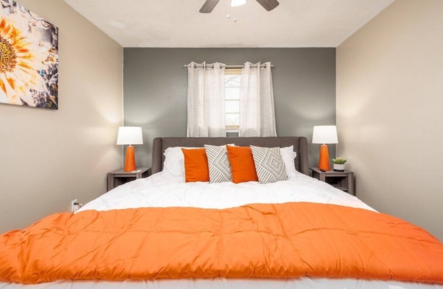 By Hospitals 🏥 & Downtown 🌆 | 3TVs| King 🛏