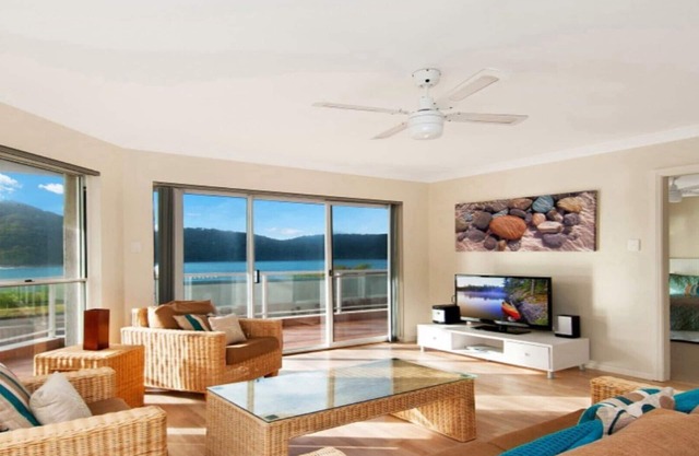 BY THE BEACH - WATERFRONT ETTALONG BEACH