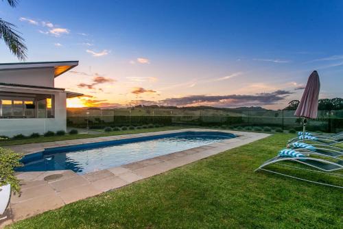 Byrons Brae - luxury hinterland estate with pool