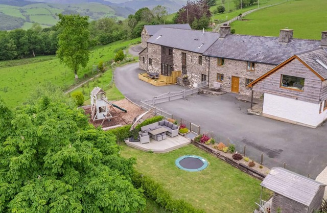 Bythynnod Aderyn Cottages