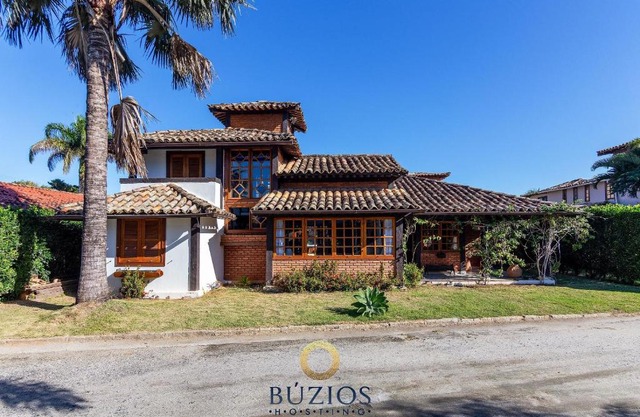 BZ46 Na quadra da praia! Casa c/5 suítes