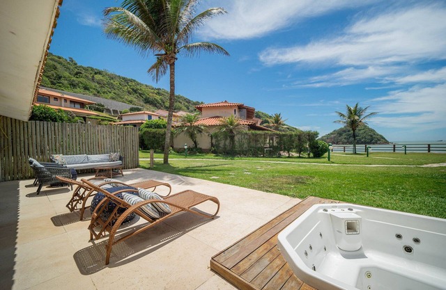 BZ77 Foot in the sand! House with jacuzzi 4 suites