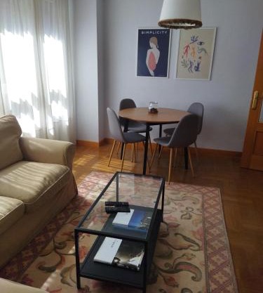 Céntrico apartamento Oviedo Parking y wifi gratuitos Admite mascotas