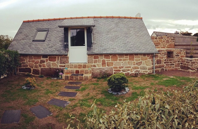 Côtes de Granit rose, charming studio "Ty Bihan"