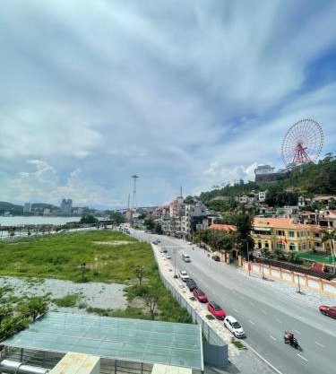Căn hộ 2 PN, Phù hợp gia đình, gần biển, View chéo biển, vòng quay MT The Sapphire 2 Hạ Long