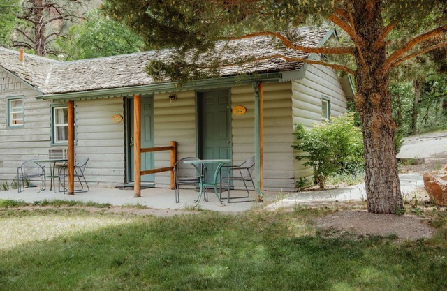 C-105) Coyote Gulch Cabin