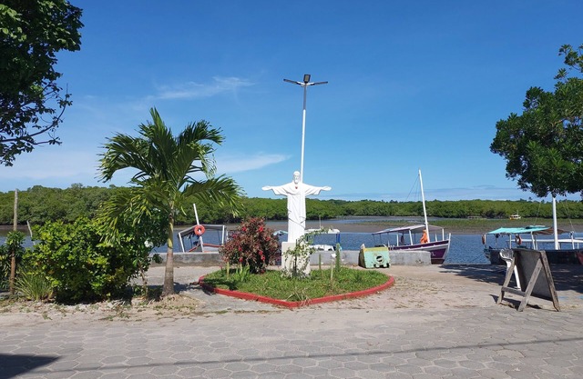 Cozy apartment on Cacha Pregos beach, picturesque nature. Pets accepted size P