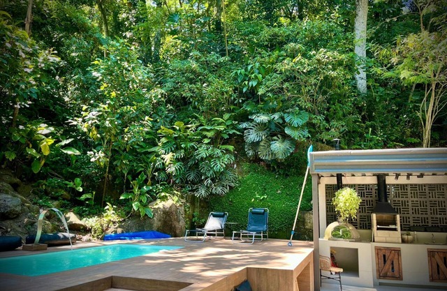 Container house in the forest just 10 km from the most beautiful beaches in Rio!