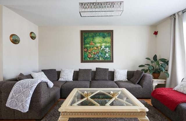 Cozy house in Montreal West | Fully equipped | Large groups | Close to airport