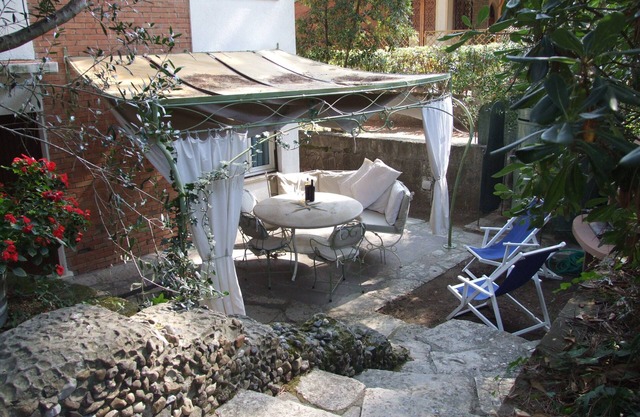 Comfortable apartment with private terrace by the sea, in Marina di Castagneto