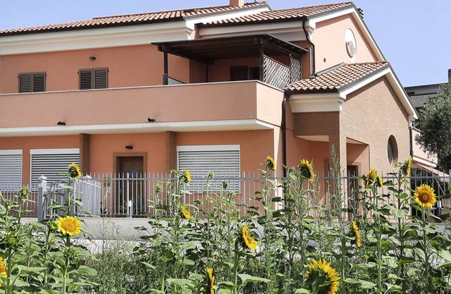 C006 - Camerano, new three-room apartment with garden