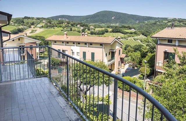 C008 - Camerano, delightful fully equipped three-room apartment