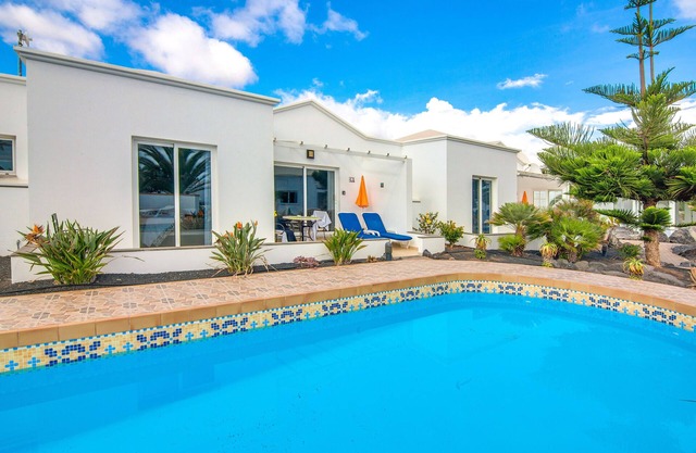 C2, en pequeño complejo con piscina climatizada comunitaria a 100m del mar