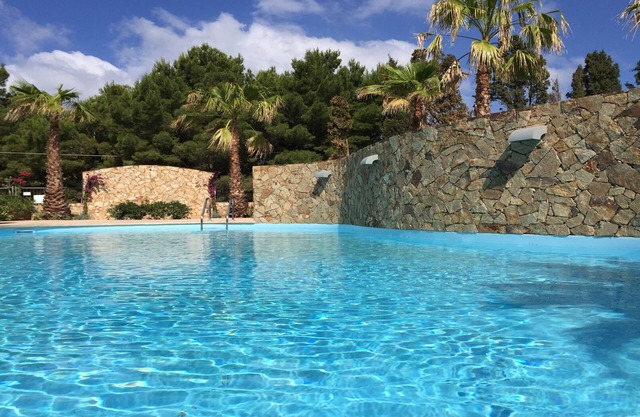 C2 Ground Floor Apartment in Residence with Swimming Pool