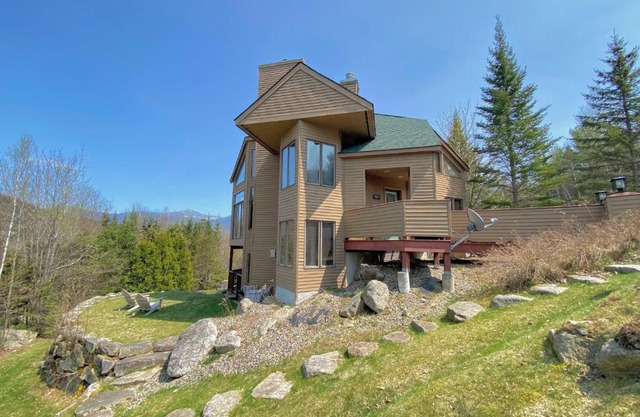 C3 Crawford Ridge Townhome with Mt Washington views - just a short walk from ski lodge and slopes
