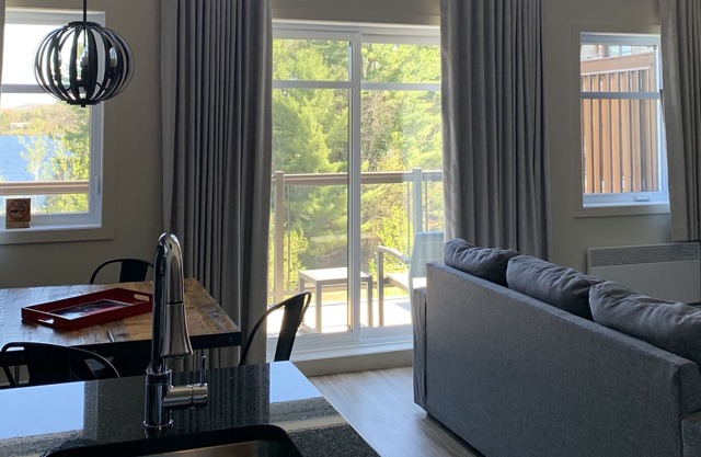 Top floor 2 bedroom Condo with Lake View