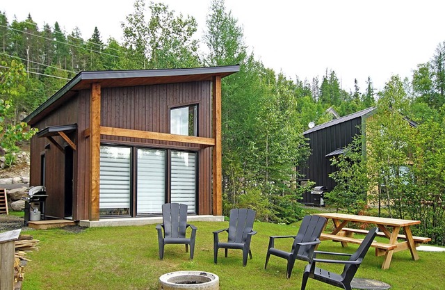 Scandinavian-style mini chalet