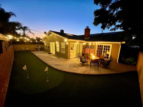 CA4 House Family Oasis Golf Fire Pit & Games