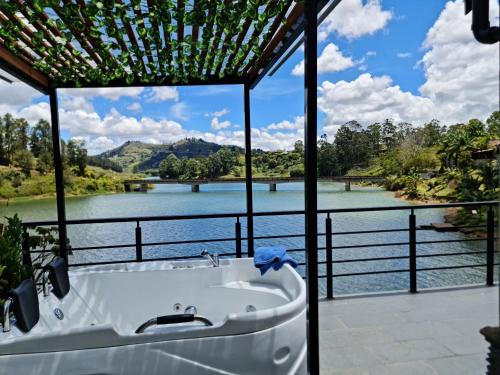 Cabaña con Jacuzzi frente al Lago