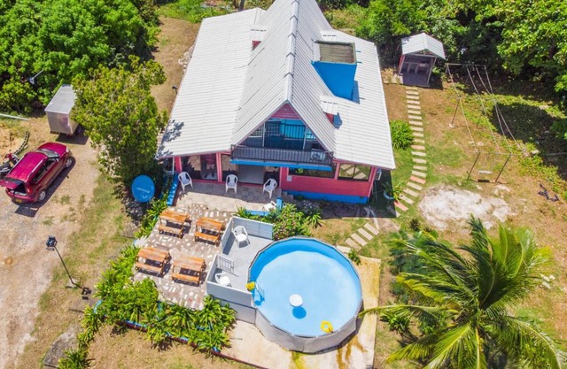 Cabaña con piscina, ideal para parejas y familias!