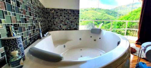 Cabaña en el Aire con jacuzzi a 5min del Pueblo