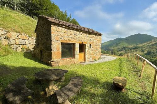 Cabaña Pasiega Lo Bartulo