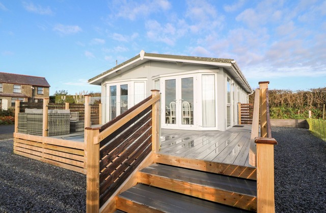 CABAN TYWOD, pet friendly, with a garden in Abersoch