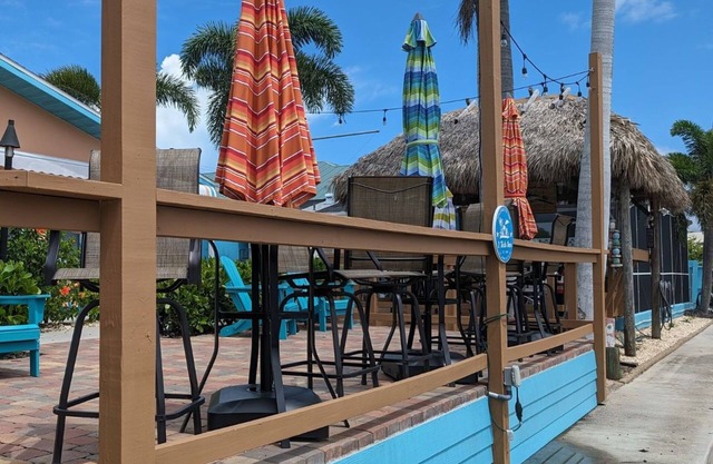 Cabana @ 2 Fish Inn Pool Side