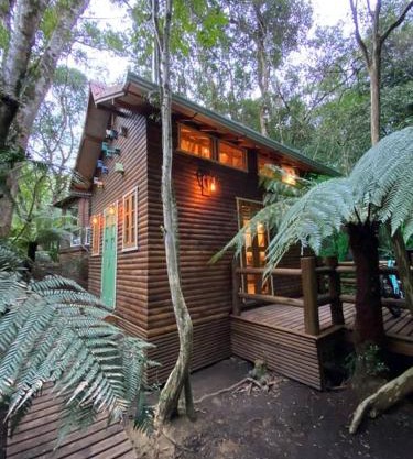 Cabana Lara, com lareira e muito estilo.