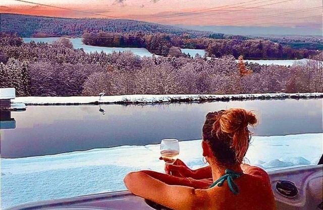 Cabane moderne et atypique au calme face à la nature, avec spa privatif