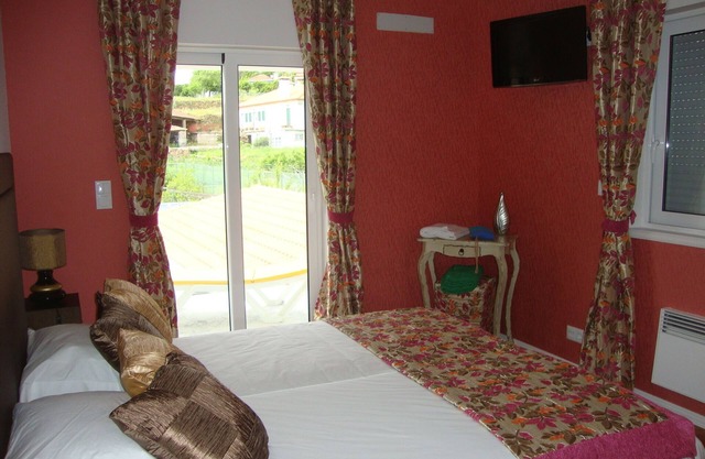 CABEDELO room with two twin beds