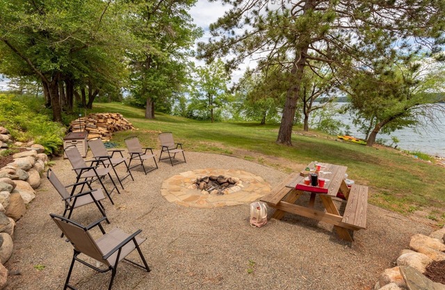 Cabin 105 - Pet Friendly/Open Loft/Modern, Clean, Comfortable