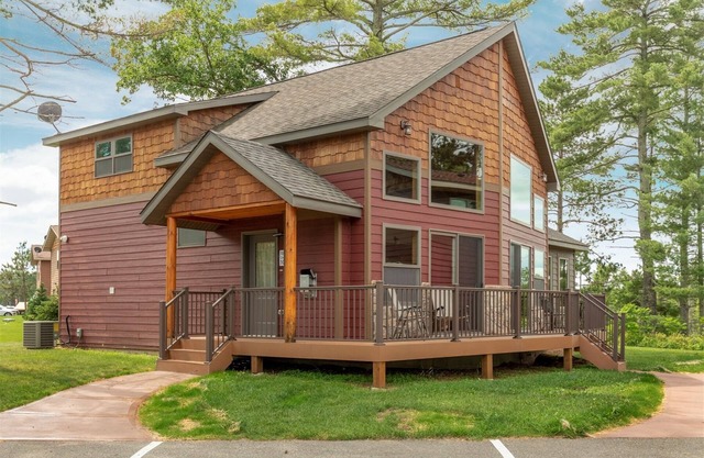 Cabin 107 - Pet Friendly/Closed Loft/Modern, Clean, Comfortable